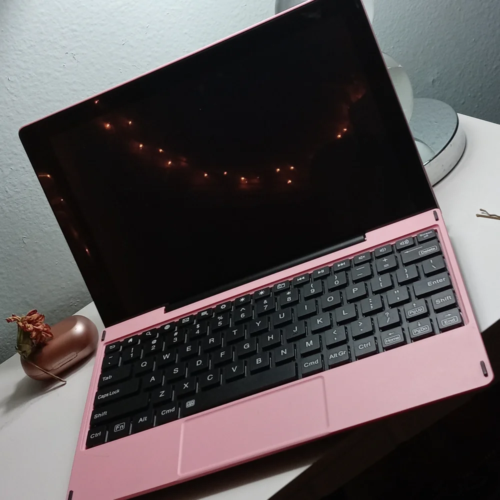 RCA Viking Pro 10 - Tablet W/Keyboard (Pink)